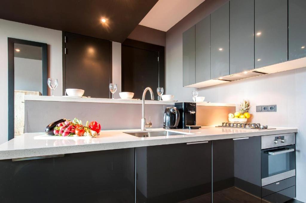 Mosaic Apartment *