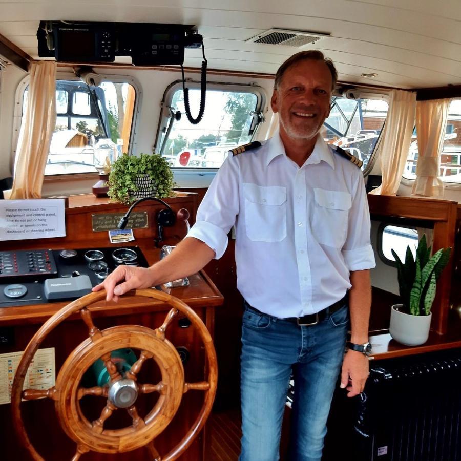 Motor Yacht Amstelle Botel *