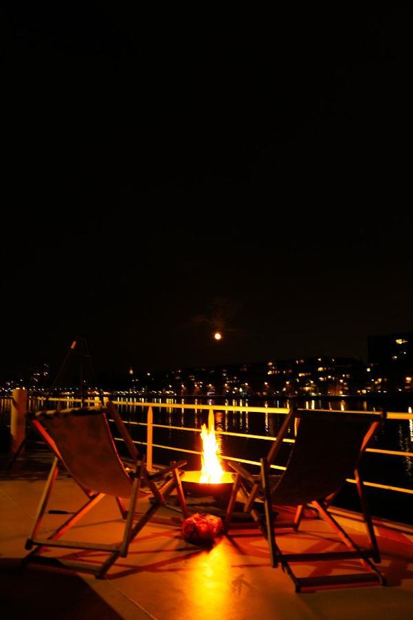 Bateau-hôtel Stunning Boat With A View