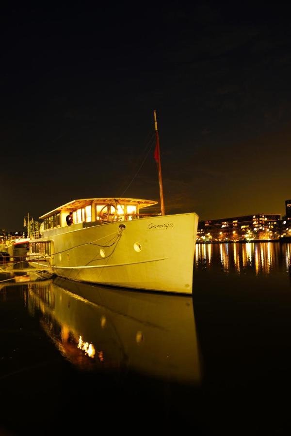 Bateau-hôtel Stunning Boat With A View *