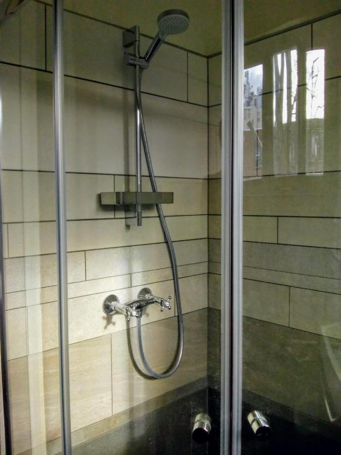 Aldo, Not For Parties, Not A Hotel, With Shared Bathroom, No Kitchen Séjour chez l'habitant *