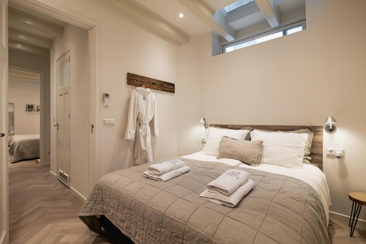 Leidse Square 5 Star Luxury Bed & Breakfast 4*