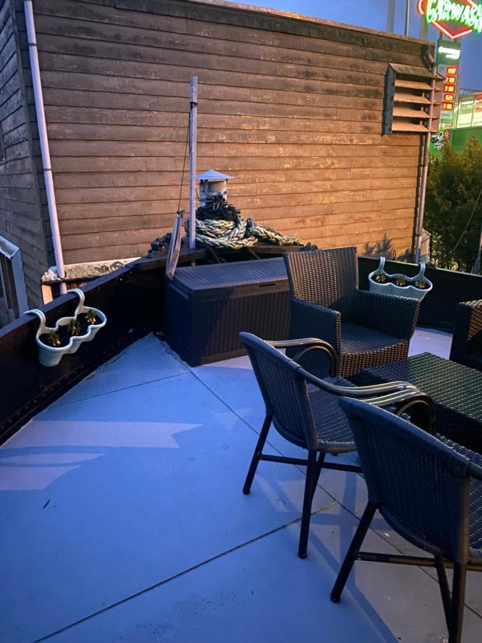 Houseboat By The Mill With Jacuzzi And Sauna Couette-café