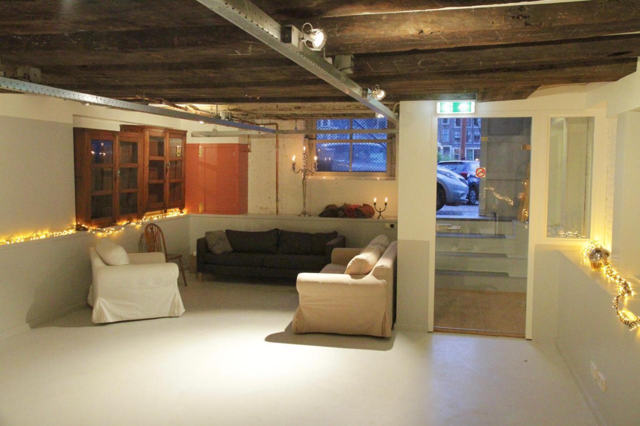 Couette-café Top-notch Along Canal In Historic Centre Amsterdam