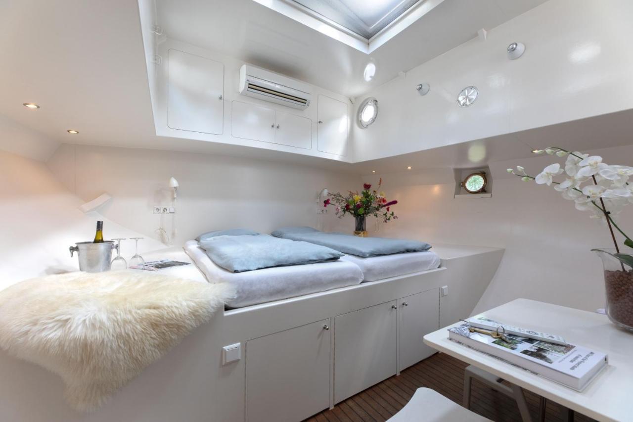 Houseboat Volle Maan Bed and breakfast