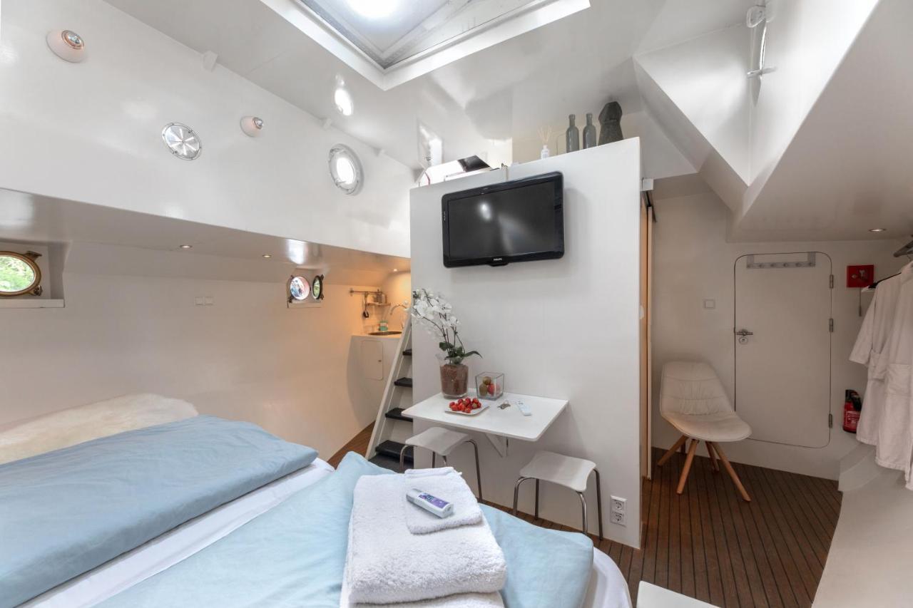 Houseboat Volle Maan Bed and breakfast *