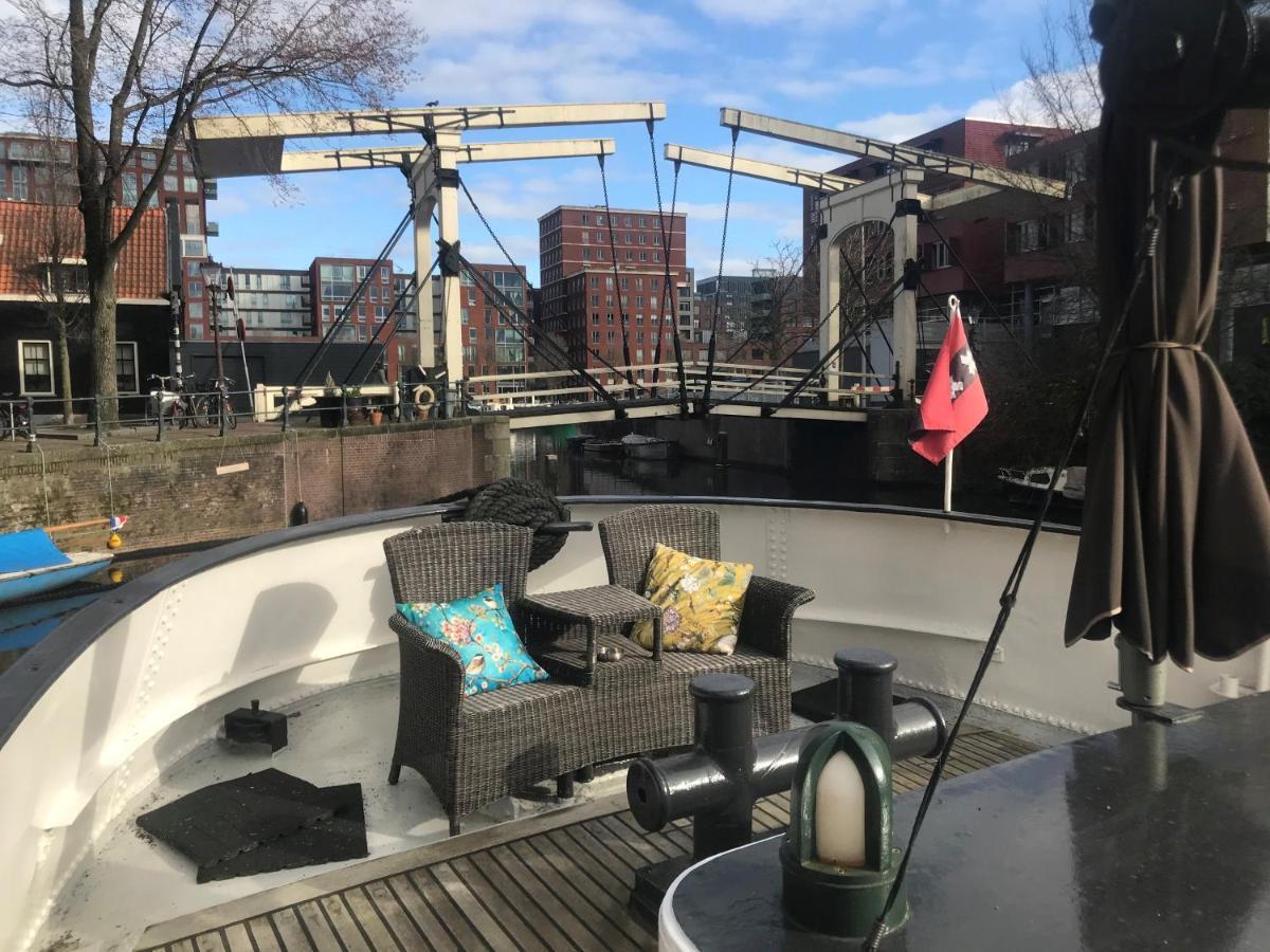 Houseboat Volle Maan Bed and breakfast