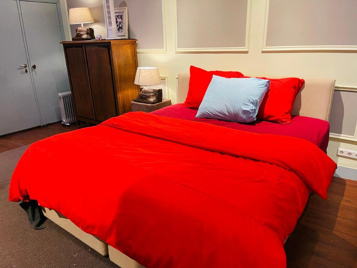 Couette-café Red Light Historic Canal Island Center *