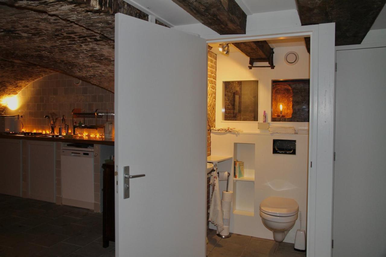 Couette-café Top-notch Along Canal In Historic Centre 2*
