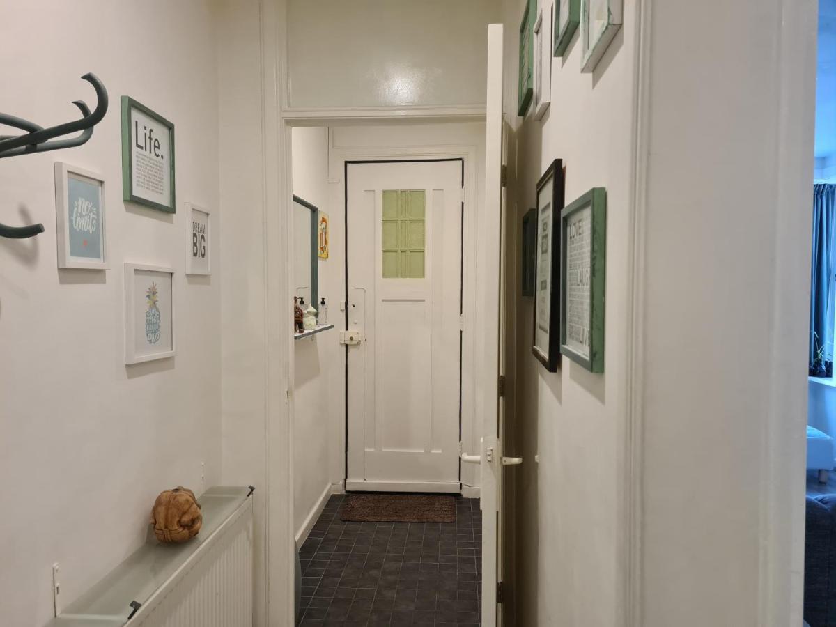 Appartamento 1 Bedroom 15 Min By Tram To Centre!