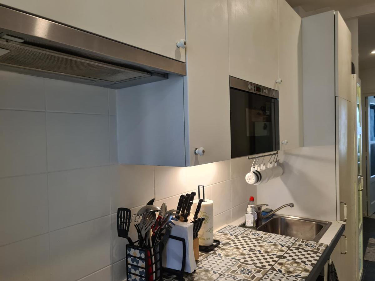 1 Bedroom 15 Min By Tram To Centre! *