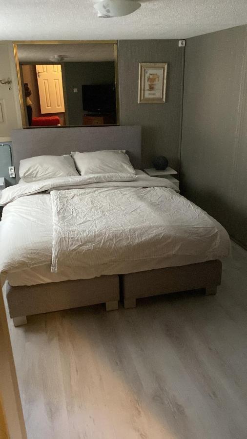 Houseboat By The Mill With Jacuzzi And Sauna *