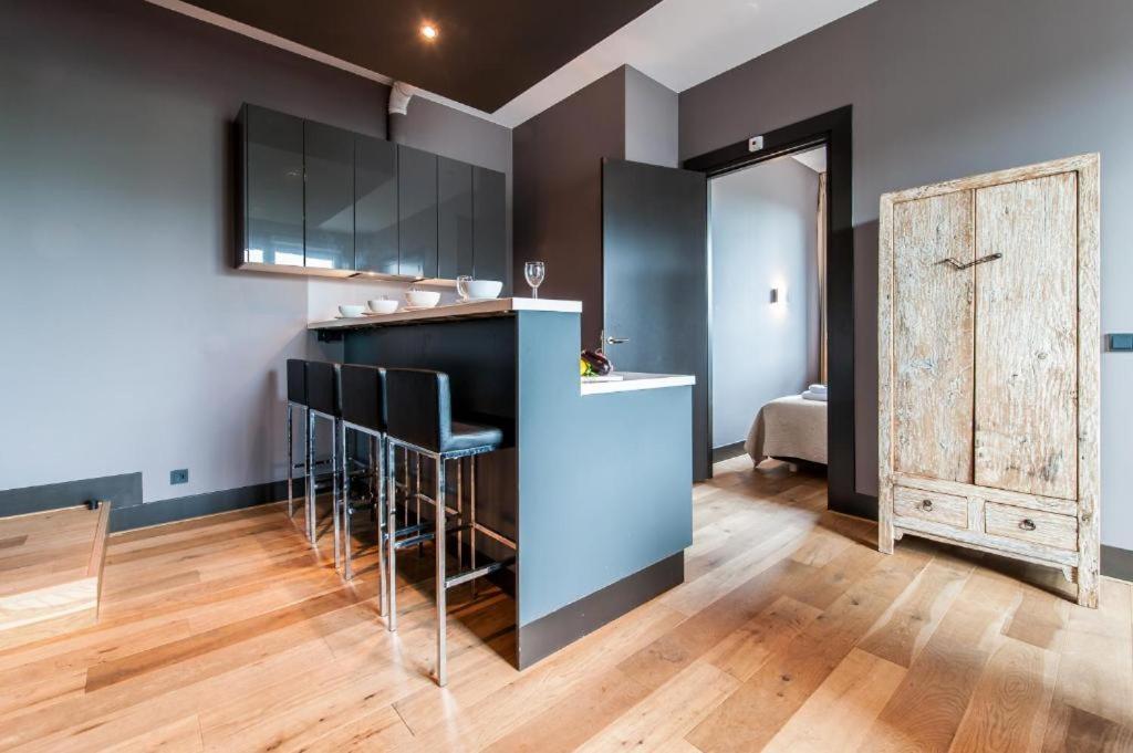 Mosaic Apartment *