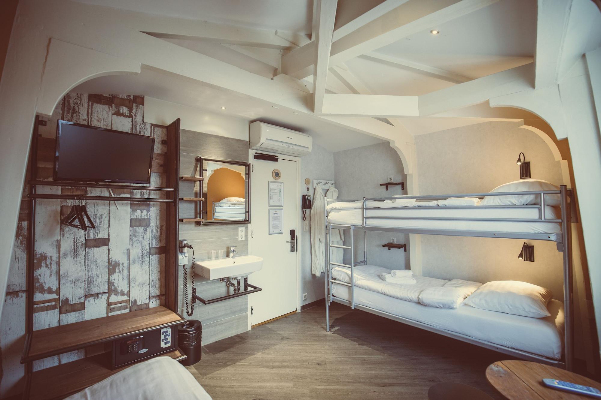 Hotel Tourist One