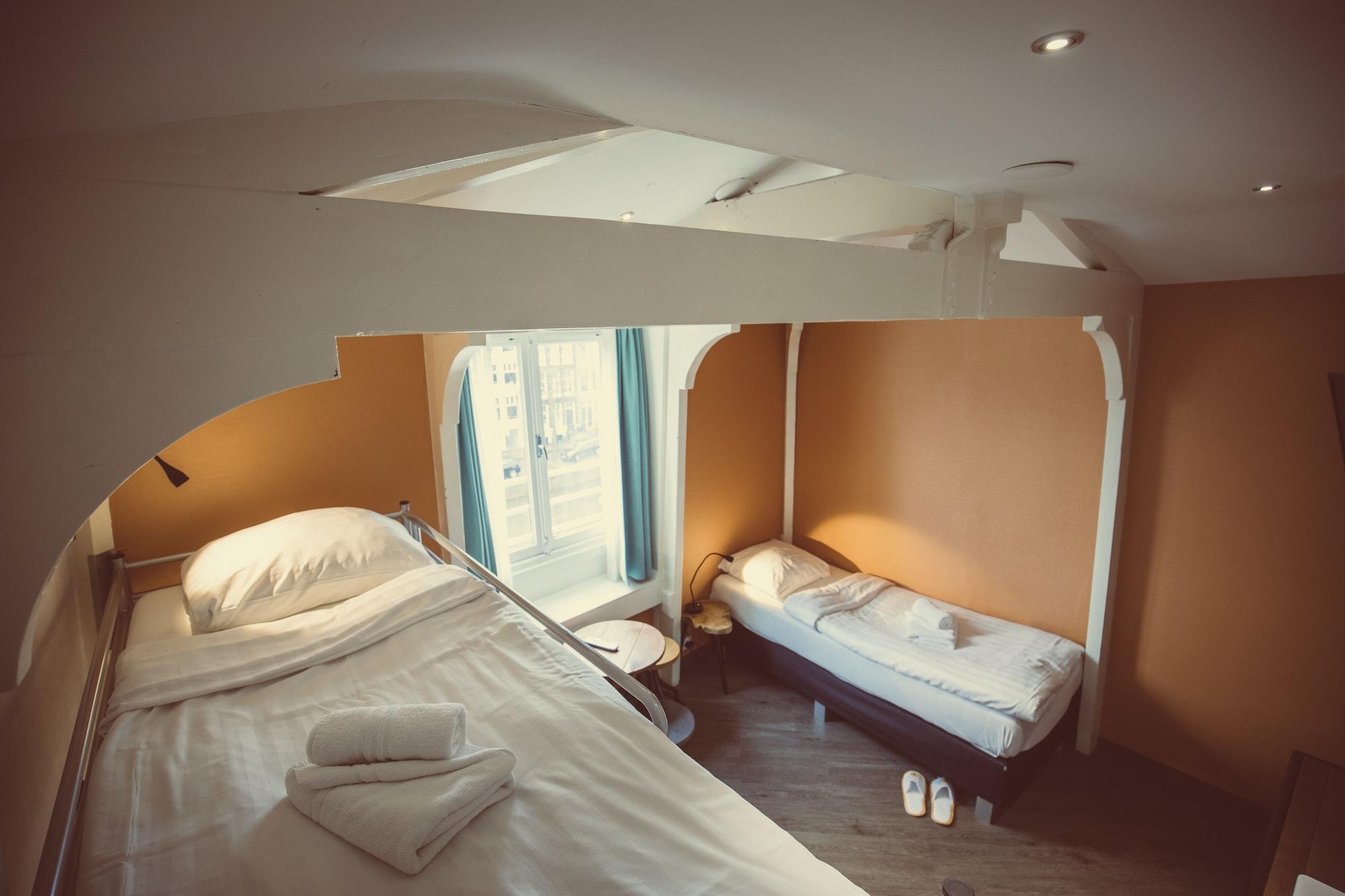 Tourist One 2* Amsterdam