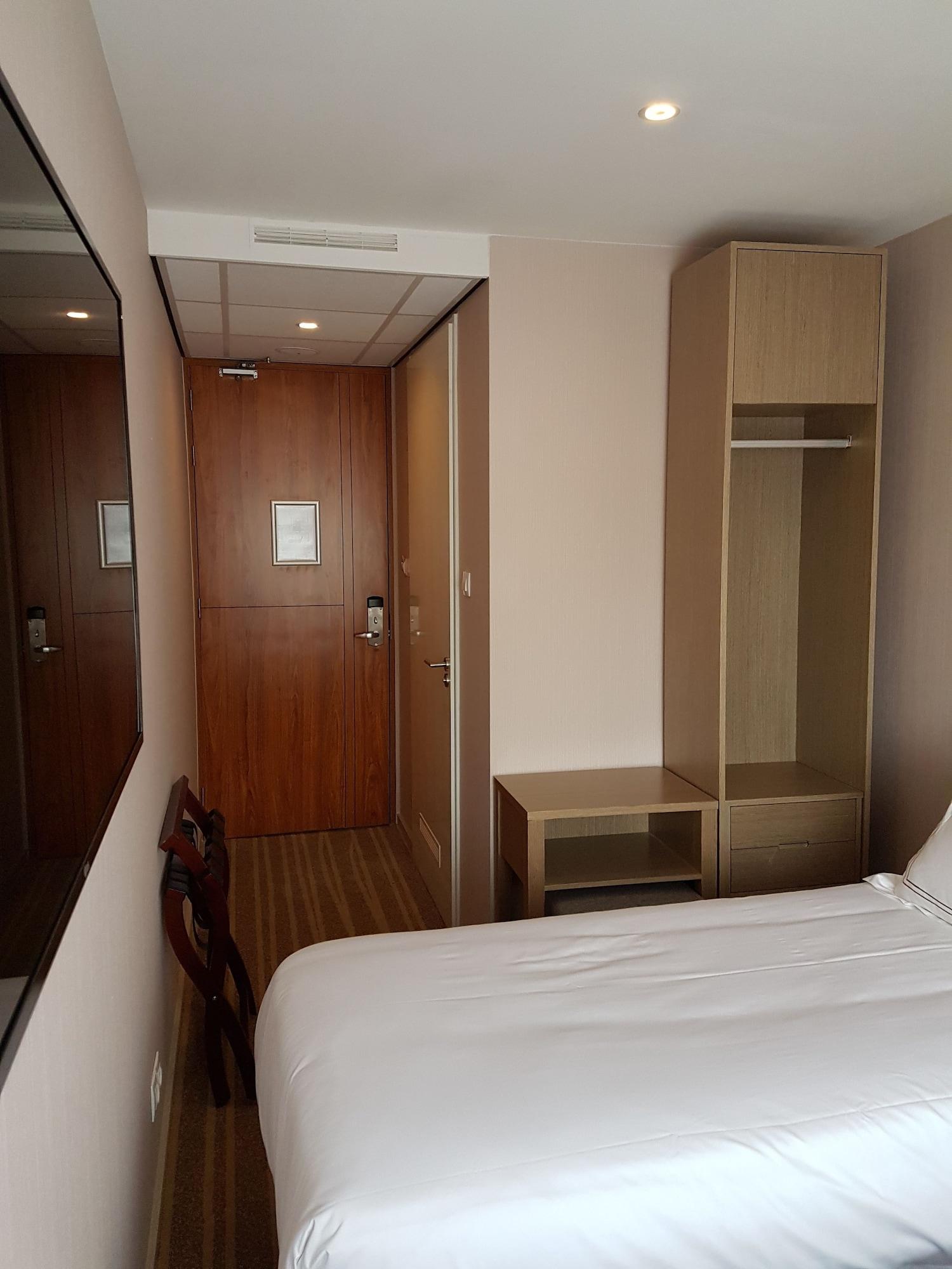 Hotel New Century 3*