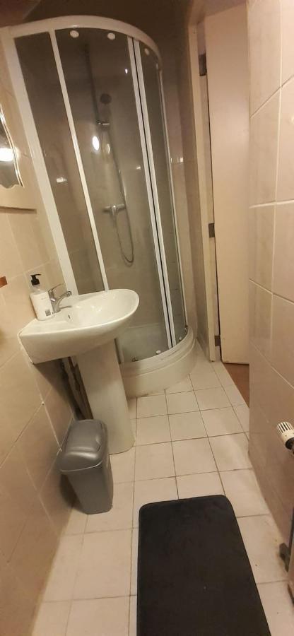 Iru, Not For Parties, Not A Hotel, With No Kitchen * Ámsterdam