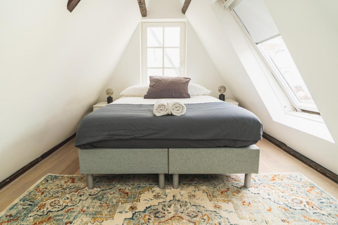 Homestay Tiny Attic On The Herengracht, Private Amsterdam