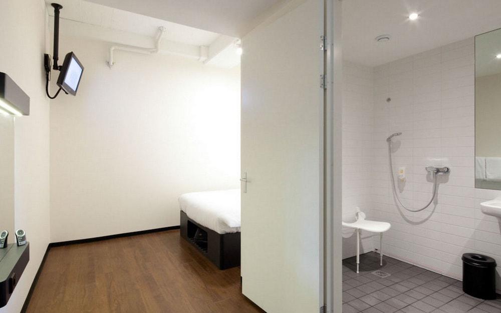 Easyhotel Centre South 2* Amsterdam