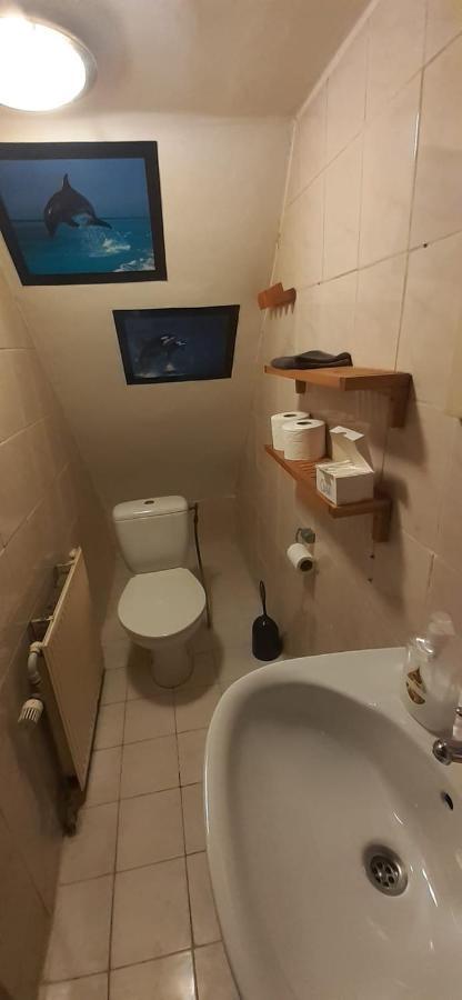 Iru, Not For Parties, Not A Hotel, With No Kitchen Affittacamere