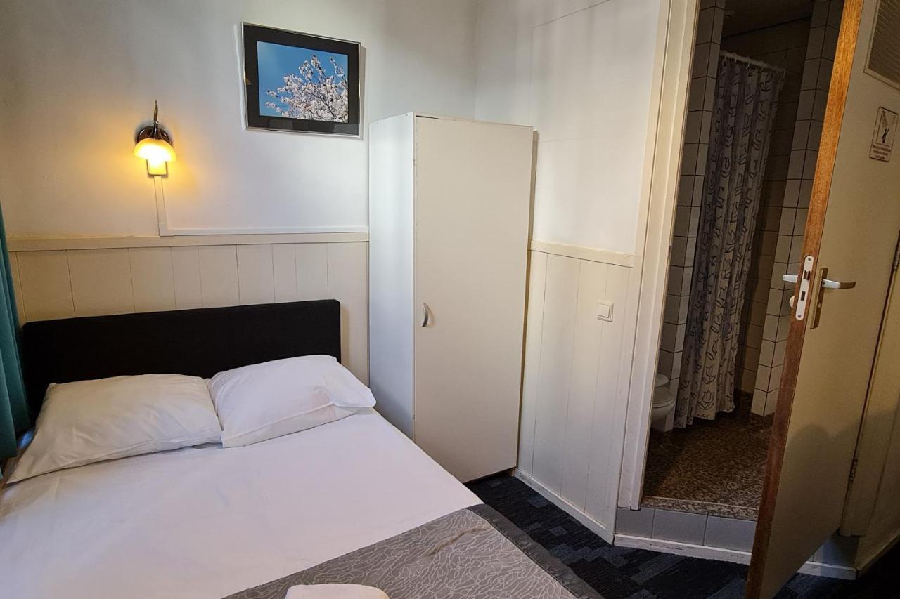 Euphemia Budget Old Canal Zone Hostal