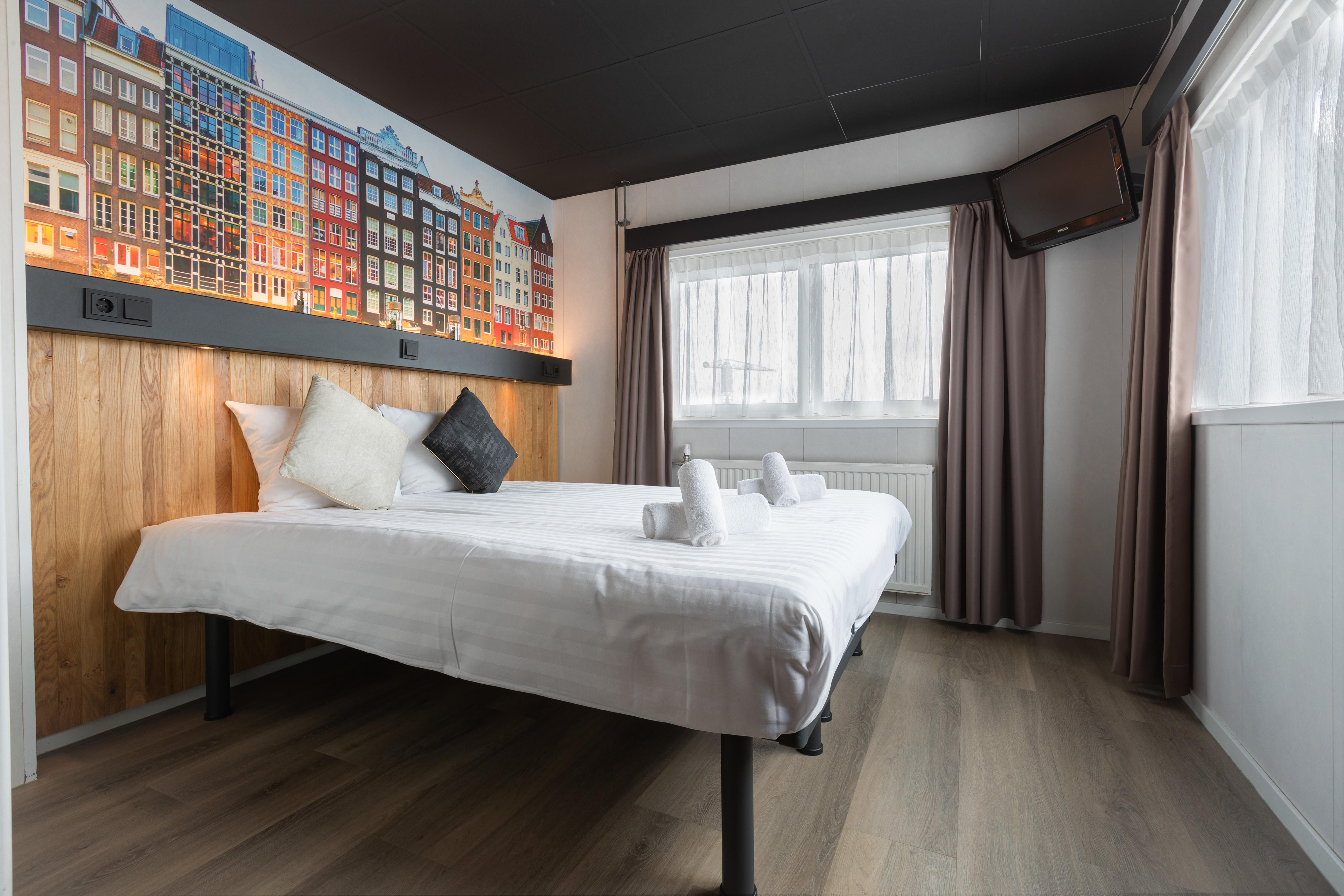 Botel Hotel 3*