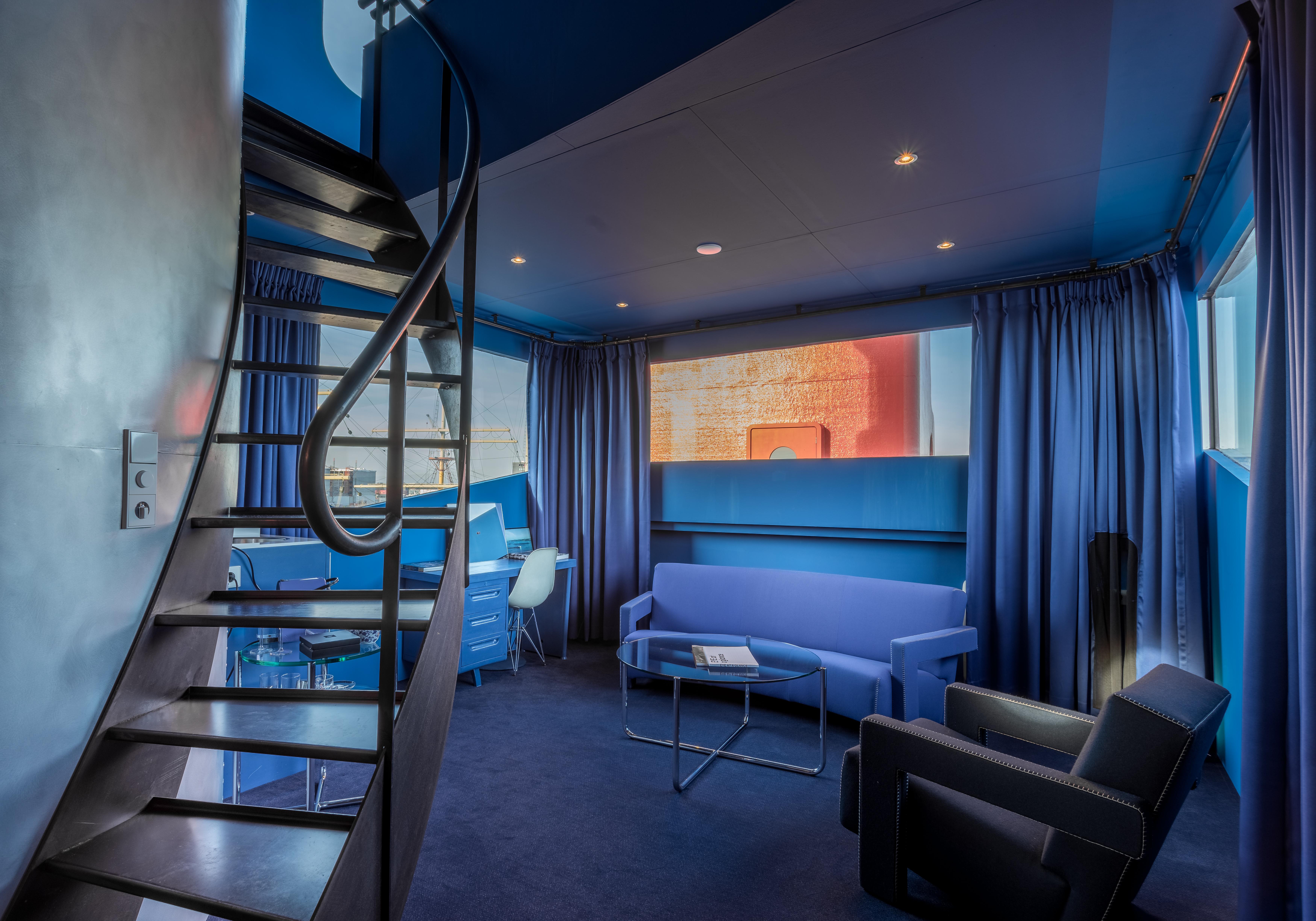 Botel Hotel 3*