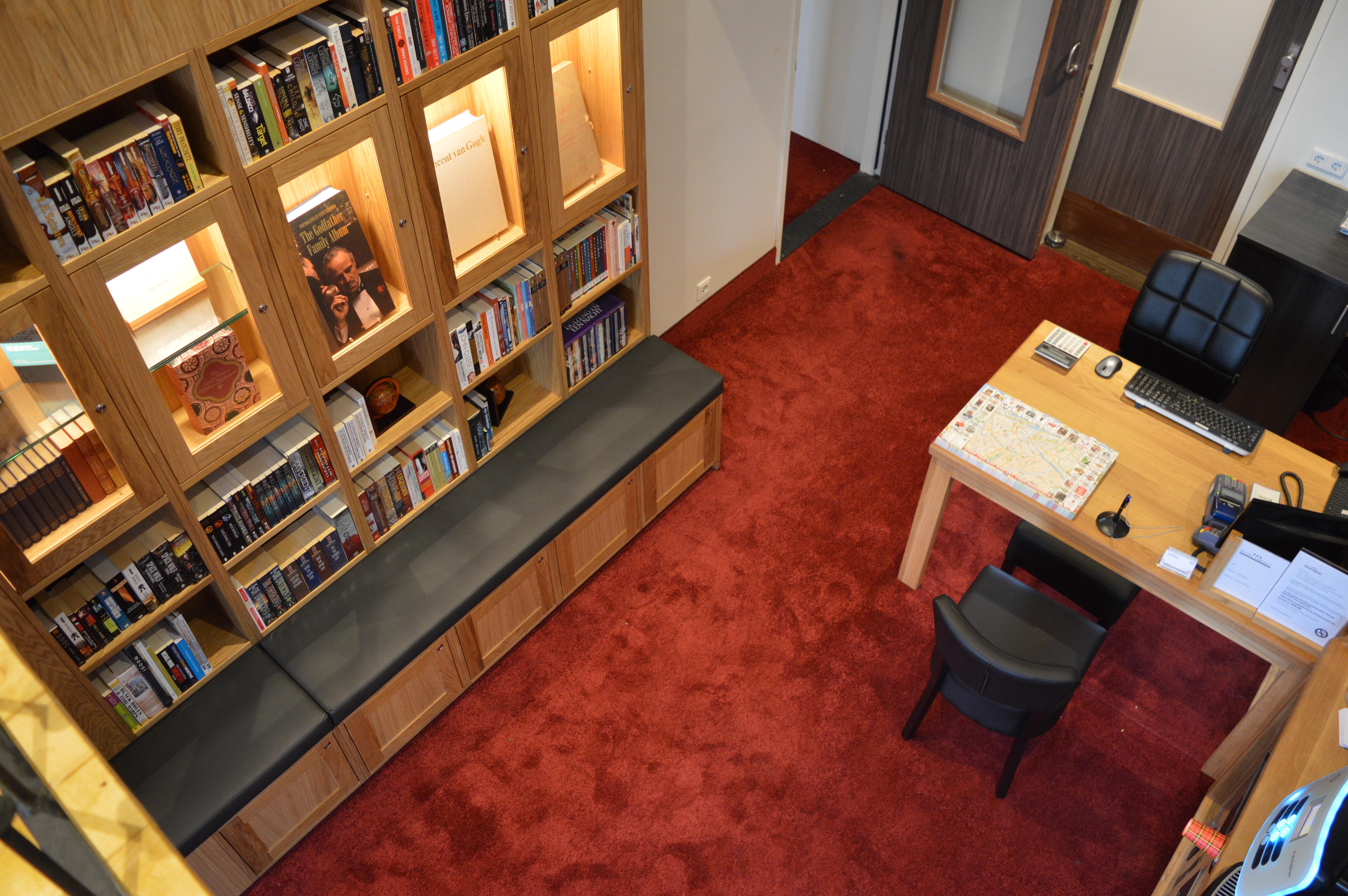 Hotel Library 3*