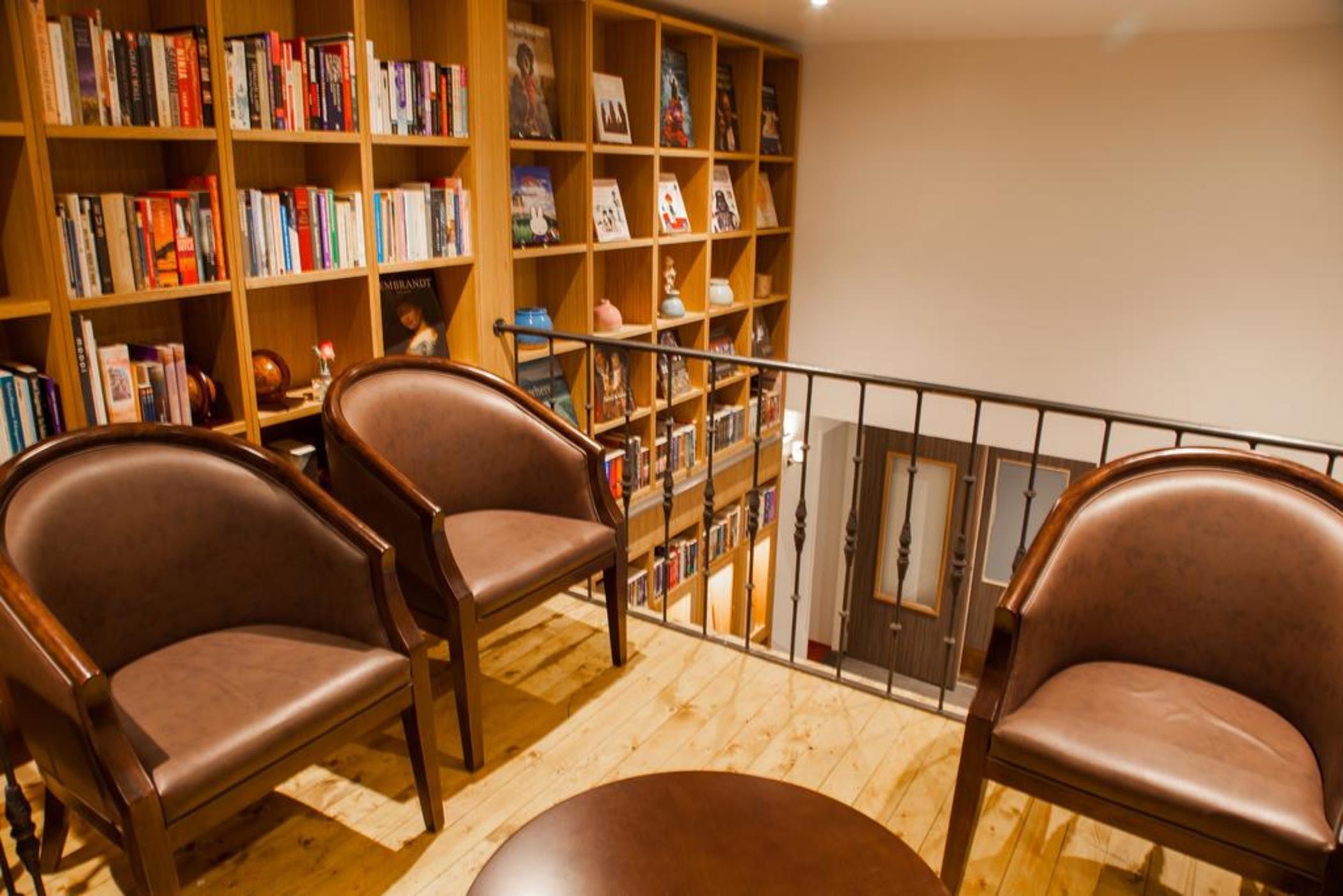 Hotel Library 3*