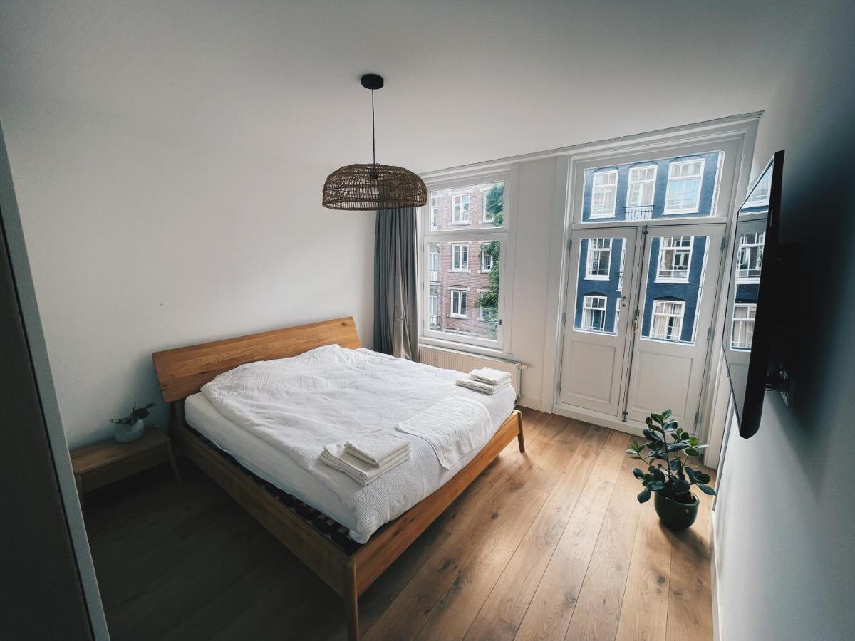 Spacious Designer Duplex Next To Park Appartement
