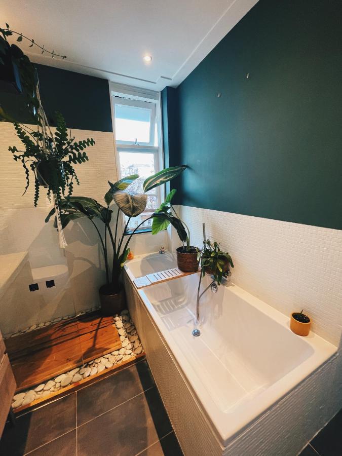 Spacious Designer Duplex Next To Park