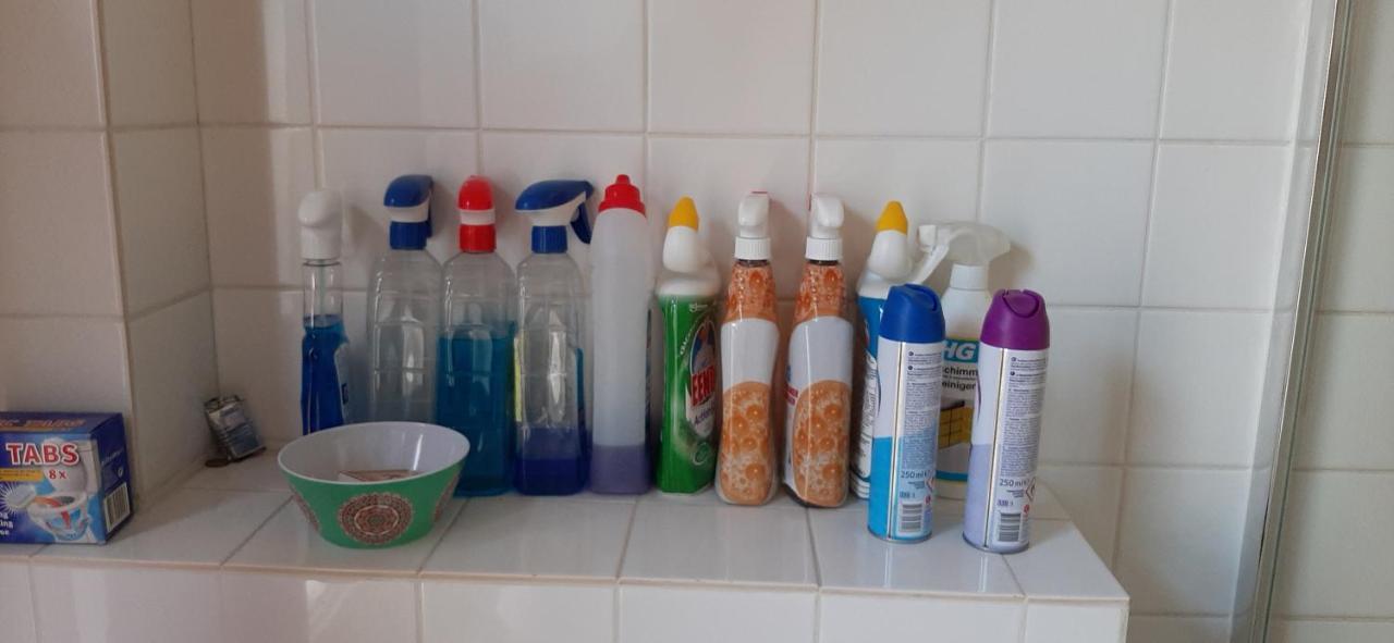 Nicole, Not For Parties, Not A Hotel, With Shared Bathroom, No Kitchen Privat bolig