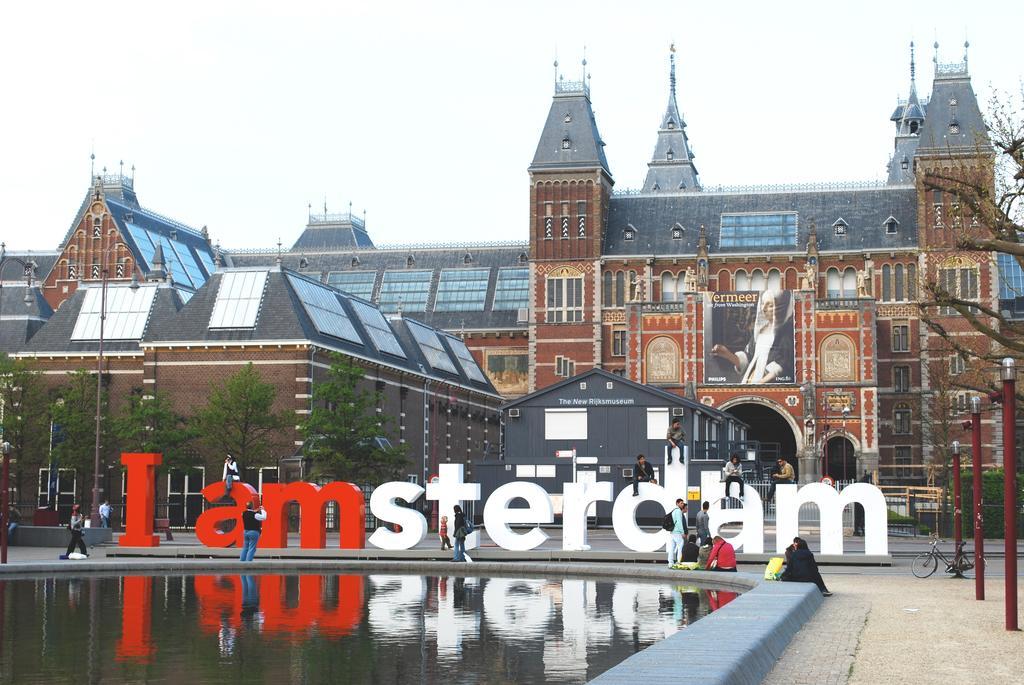Short Group Dapper Market Serviced Amsterdam