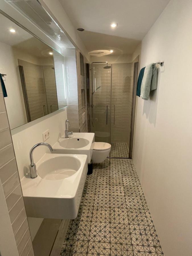 28a5 With Free Parking Place Couette-café Amsterdam