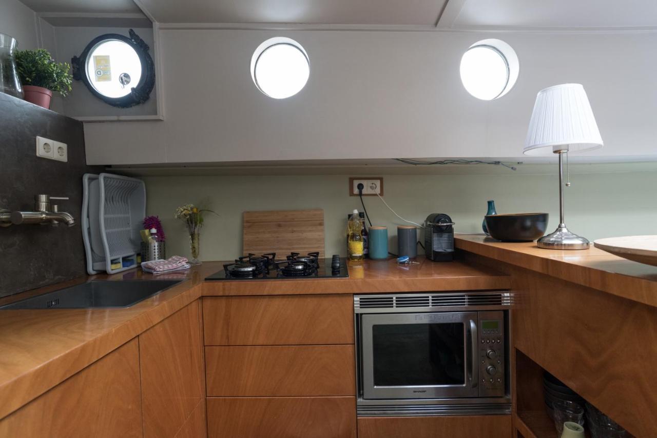Luxury Historic Boat Hotel en barco *