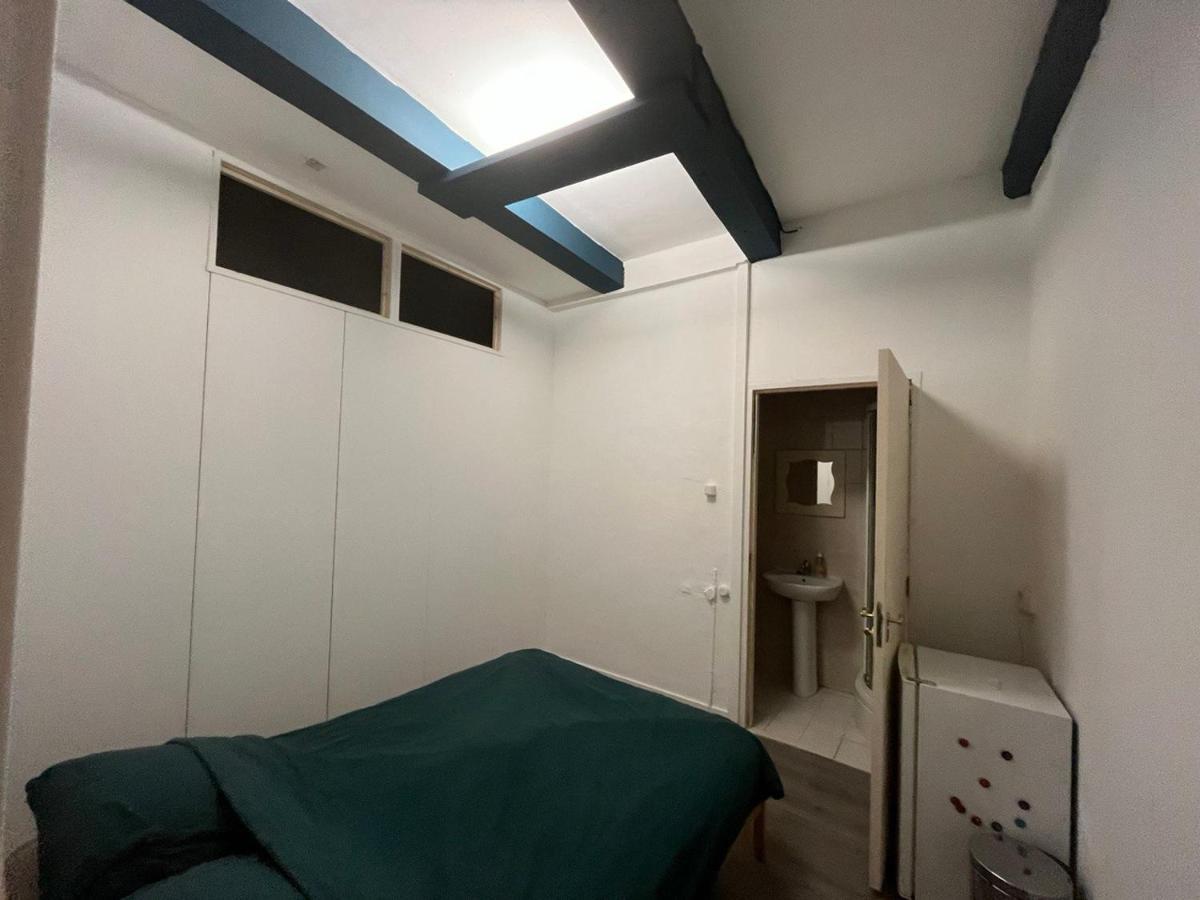Maison d'hôtes Iru, Not For Parties, Not A Hotel, With No Kitchen