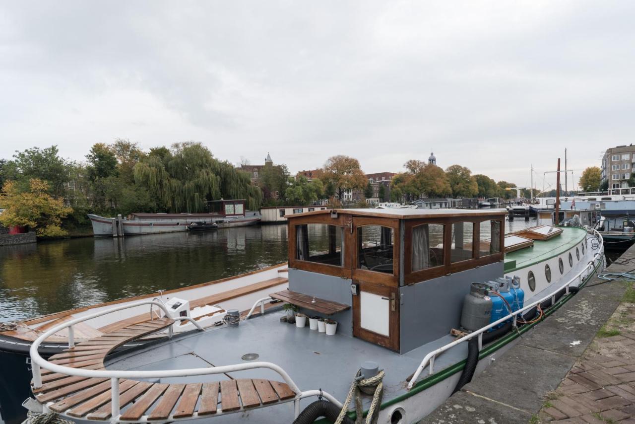 Luxury Historic Boat Hotel en barco