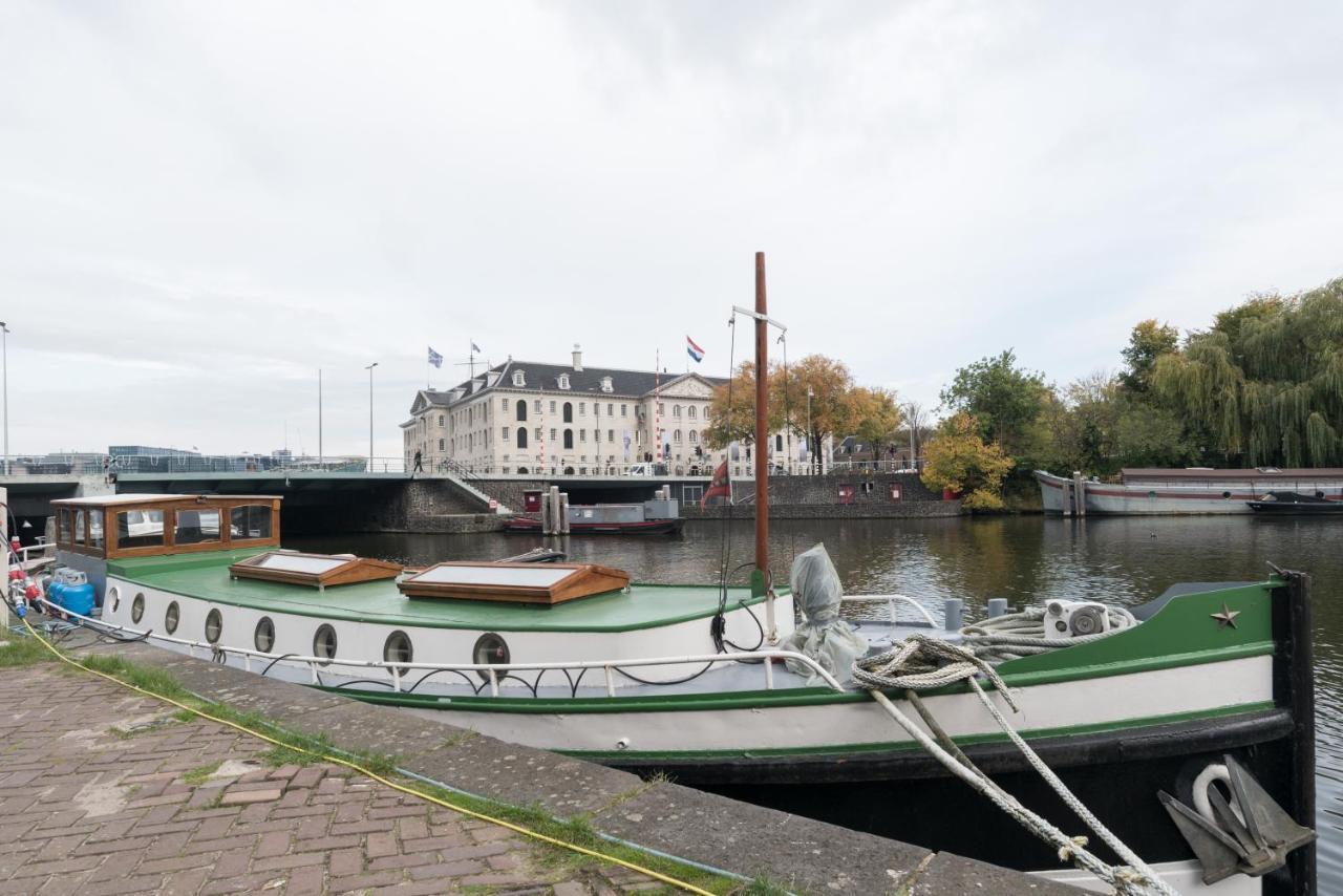 Luxury Historic Boat Hotel en barco *