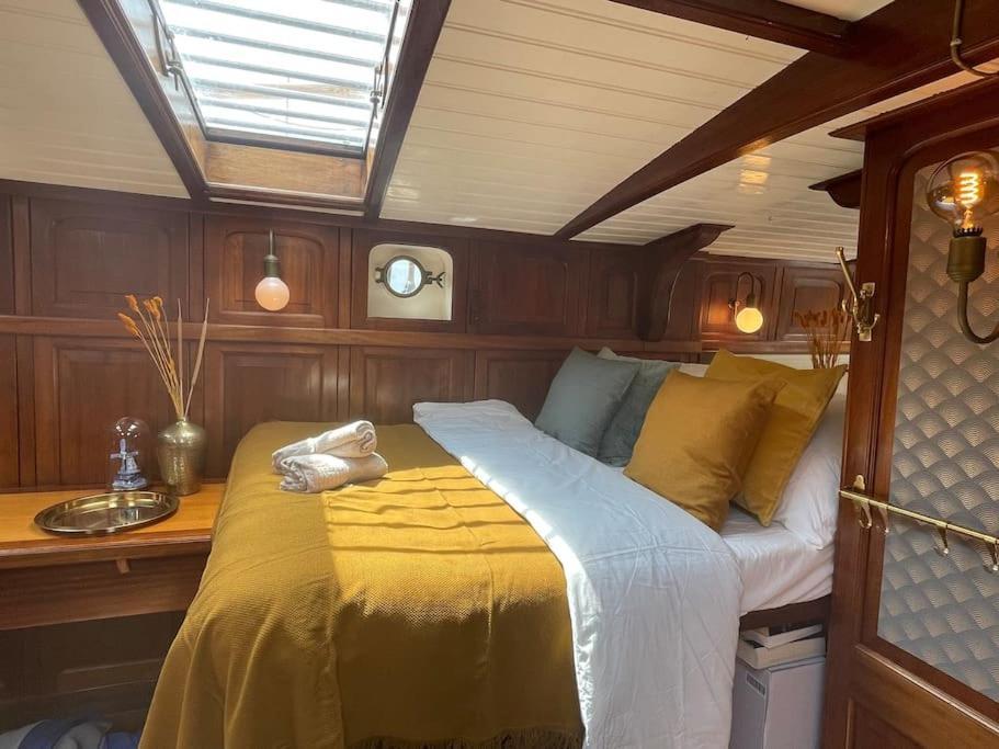 Amazing Private Luxury Boat Hotel en barco