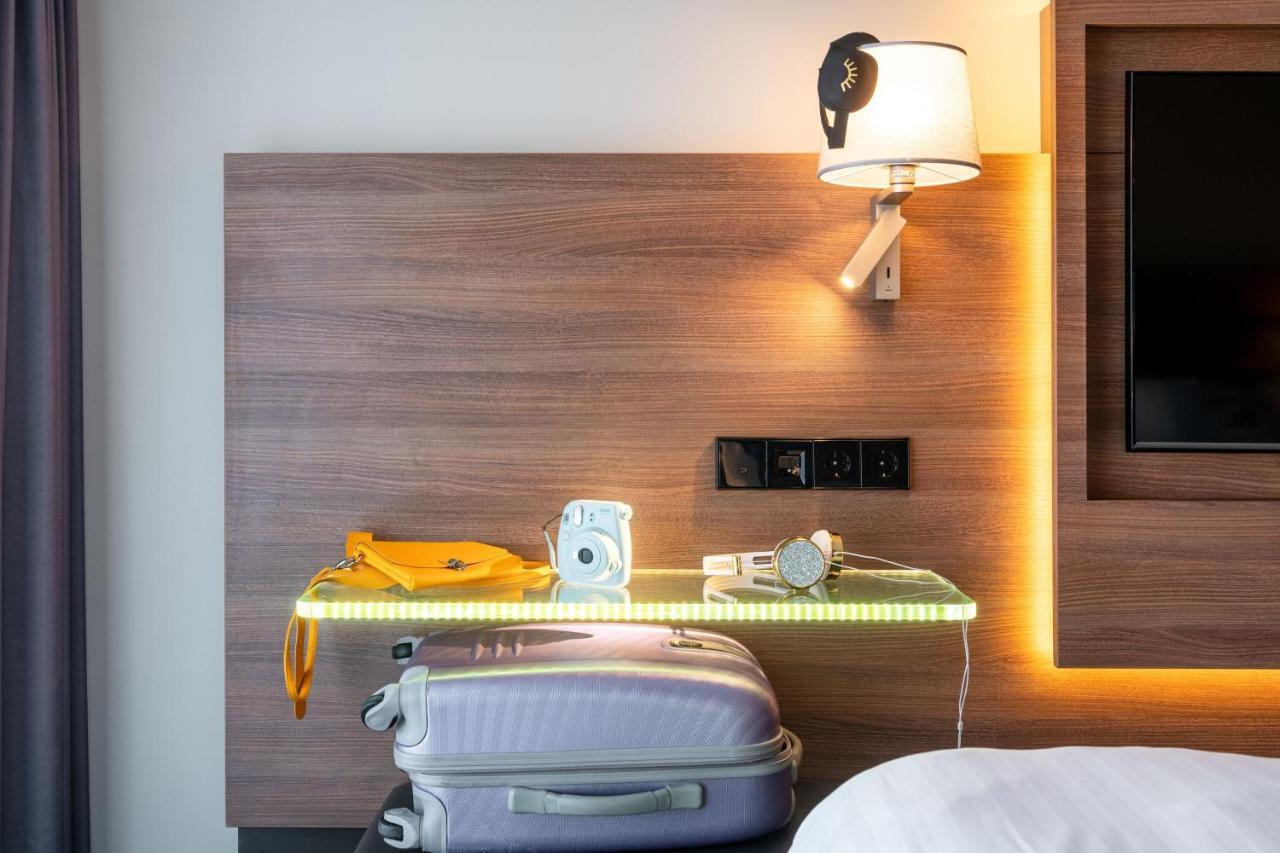 Moxy Houthavens Hotel