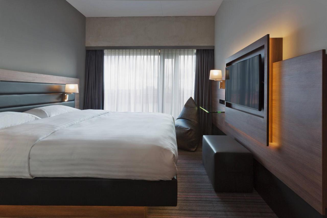 Moxy Houthavens 4*