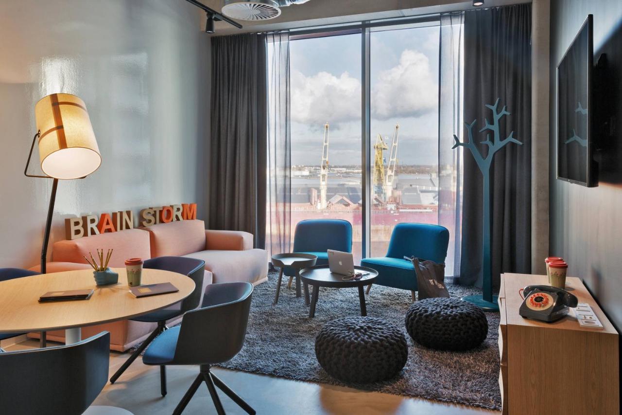 Moxy Houthavens 4*