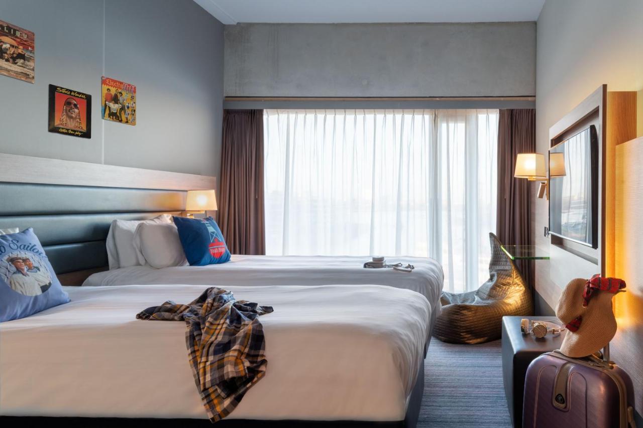 Moxy Houthavens 4*