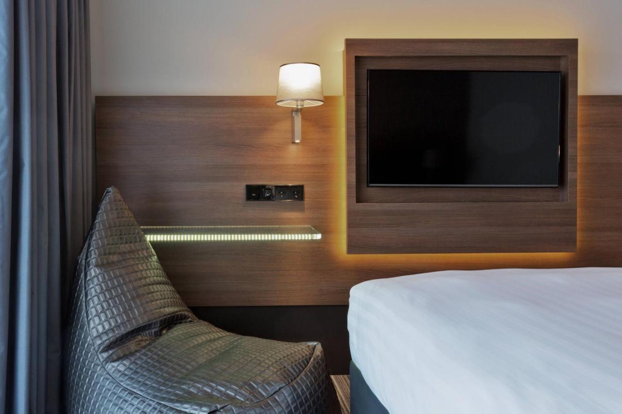 Moxy Houthavens 4*