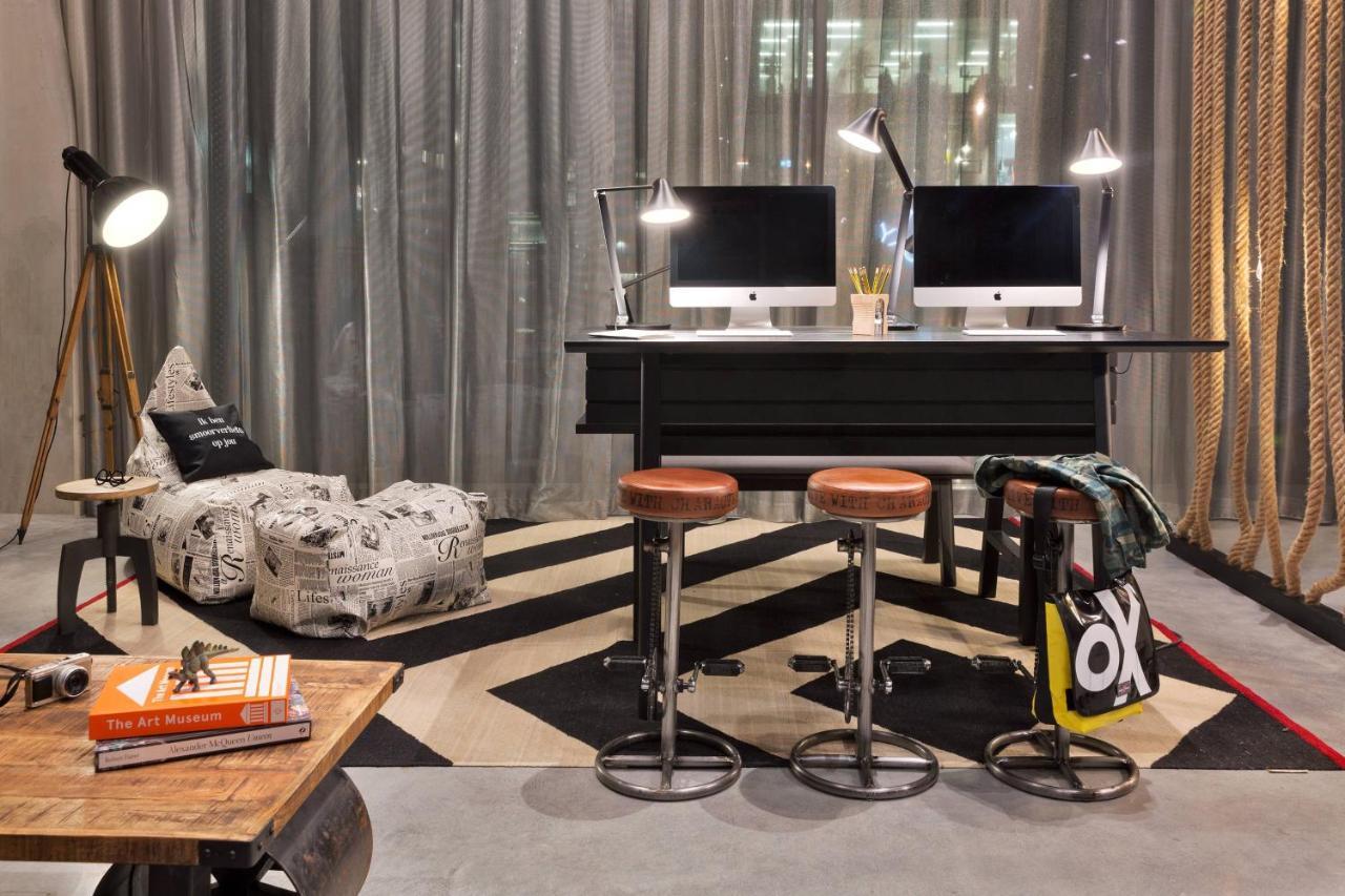 Moxy Houthavens 4*