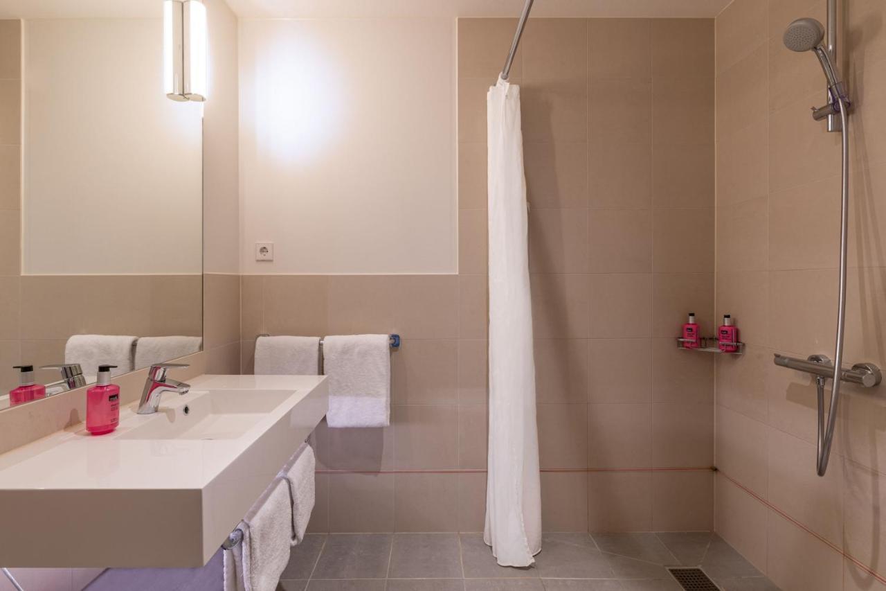 Moxy Houthavens 4*