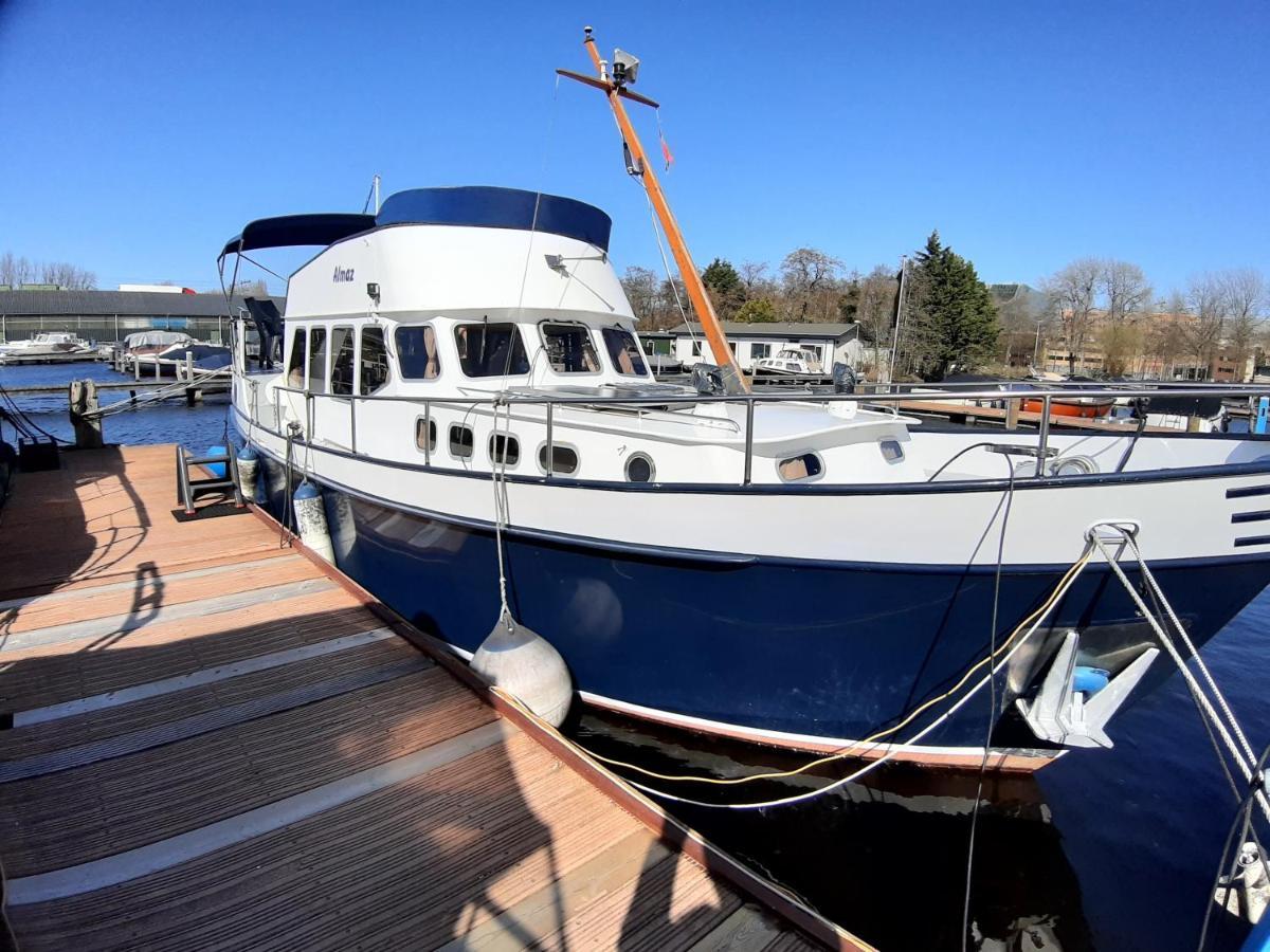 Hotel en barco Motor Yacht Almaz *