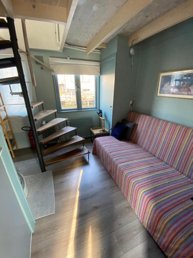 Boat Bed & Breakfast *