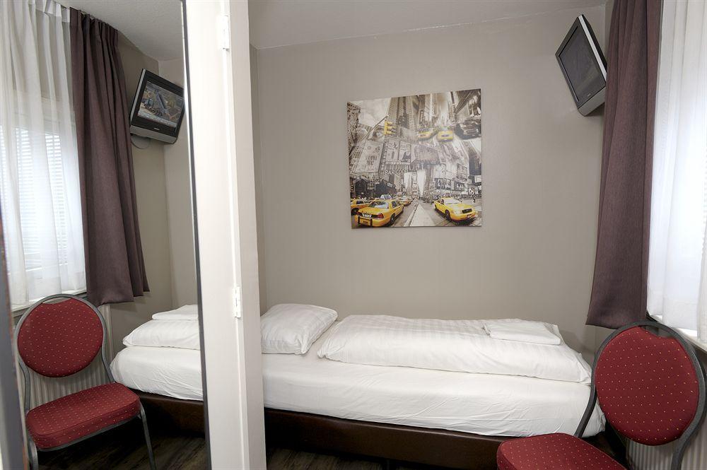 Tourist One Hotel