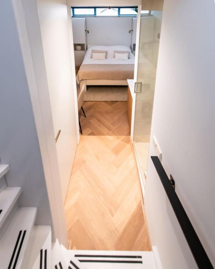 Beautiful Amstel Houseboat Appartement